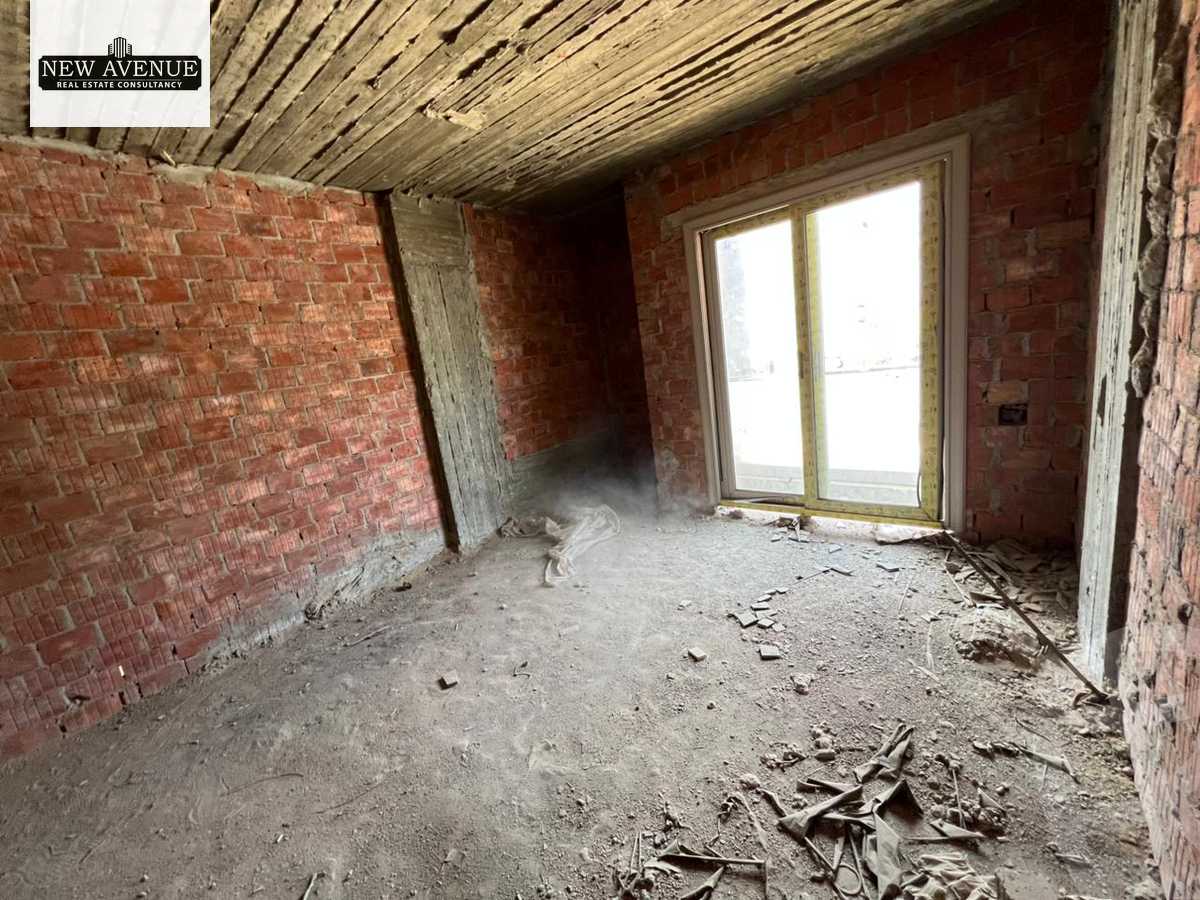 https://aqarmap.com.eg/en/listing/6359706-for-sale-cairo-new-cairo-compounds-moon-valley