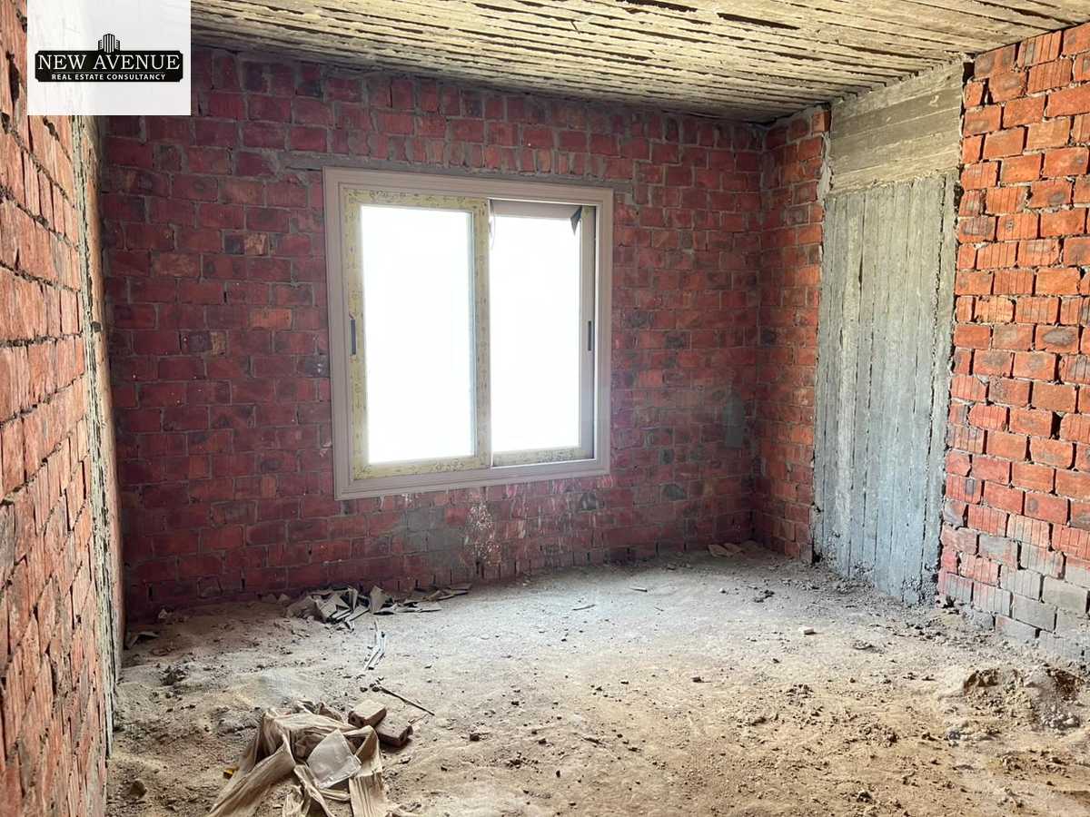 https://aqarmap.com.eg/en/listing/6359706-for-sale-cairo-new-cairo-compounds-moon-valley