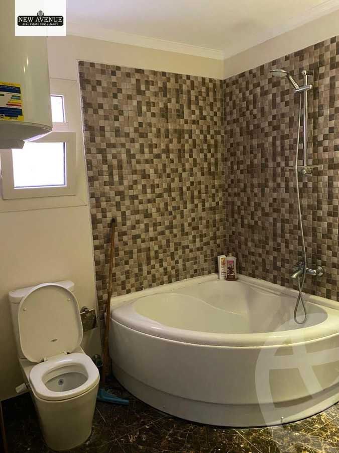 https://aqarmap.com.eg/ar/listing/6373085-for-sale-cairo-new-cairo-first-settlement-mhwr-mstfy-kml