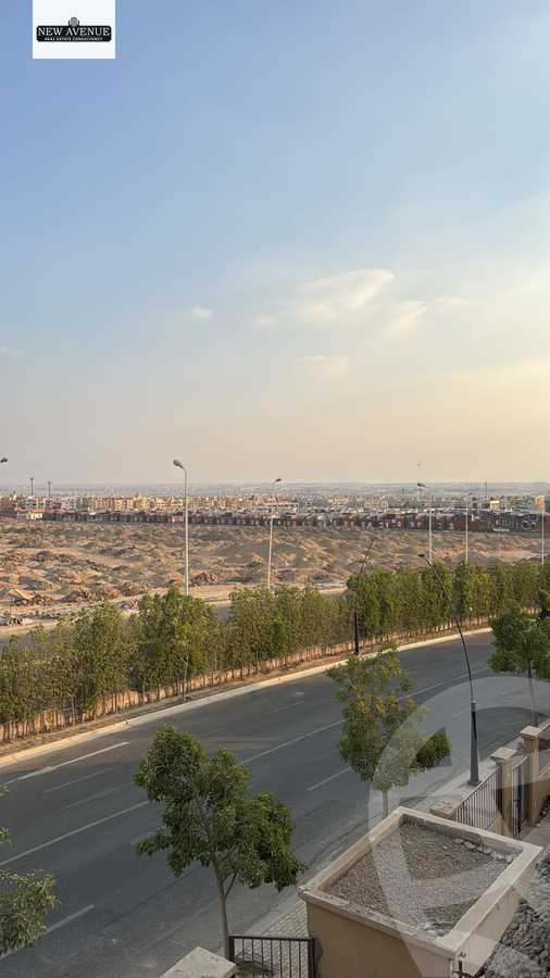 https://aqarmap.com.eg/ar/listing/6374385-for-sale-cairo-el-sheikh-zayed-city-compounds-kmbwnd-ljry-swdyk