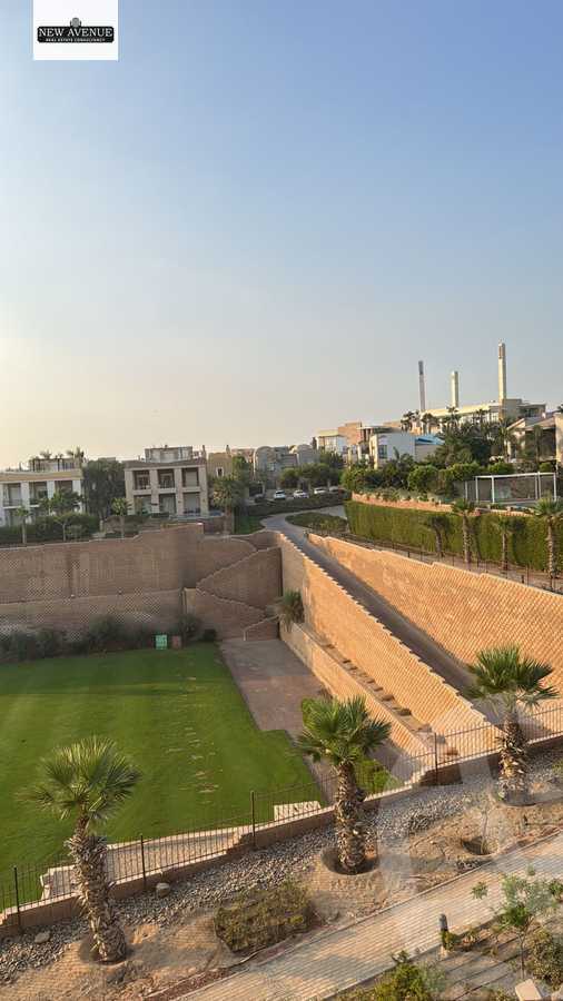 https://aqarmap.com.eg/ar/listing/6374385-for-sale-cairo-el-sheikh-zayed-city-compounds-kmbwnd-ljry-swdyk