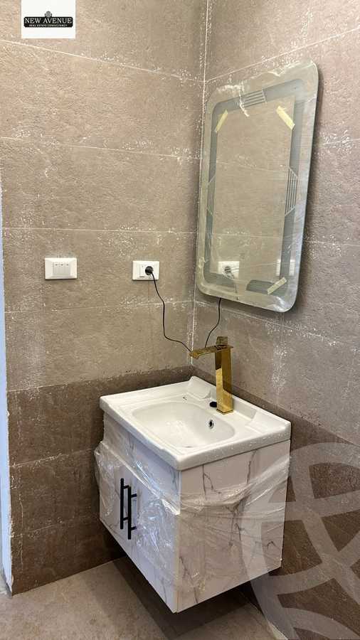 https://aqarmap.com.eg/en/listing/6379060-for-sale-cairo-new-cairo-compounds-moon-valley