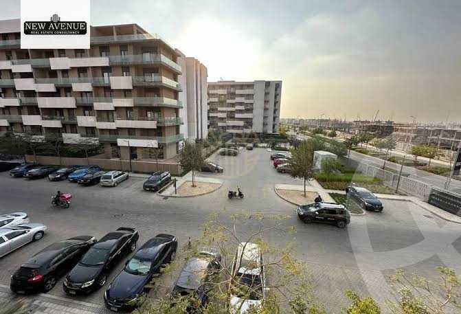 https://aqarmap.com.eg/en/listing/6393109-for-sale-cairo-el-shorouk-compounds-al-burouj-compound-imkan
