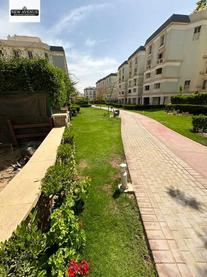 https://aqarmap.com.eg/en/listing/6462134-for-sale-cairo-new-cairo-compounds-mountain-view-hyde-park