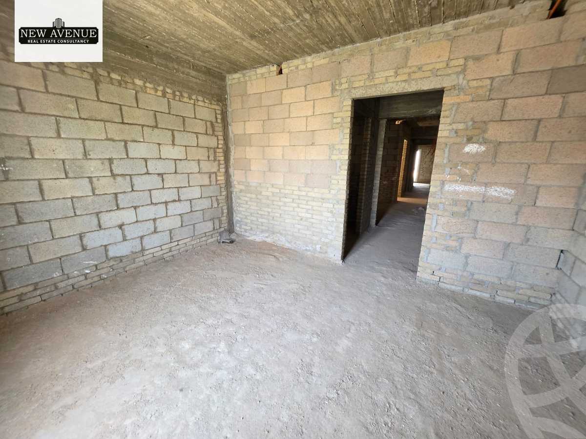 https://aqarmap.com.eg/ar/listing/6515445-for-sale-cairo-new-cairo-compounds-mountain-view-hyde-park