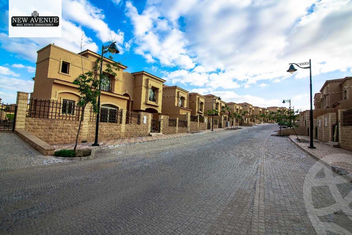 https://aqarmap.com.eg/en/listing/6569635-for-sale-cairo-el-sheikh-zayed-city-compounds-royal-meadows