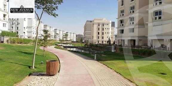 https://aqarmap.com.eg/ar/listing/6589319-for-sale-cairo-new-cairo-compounds-mountain-view-hyde-park