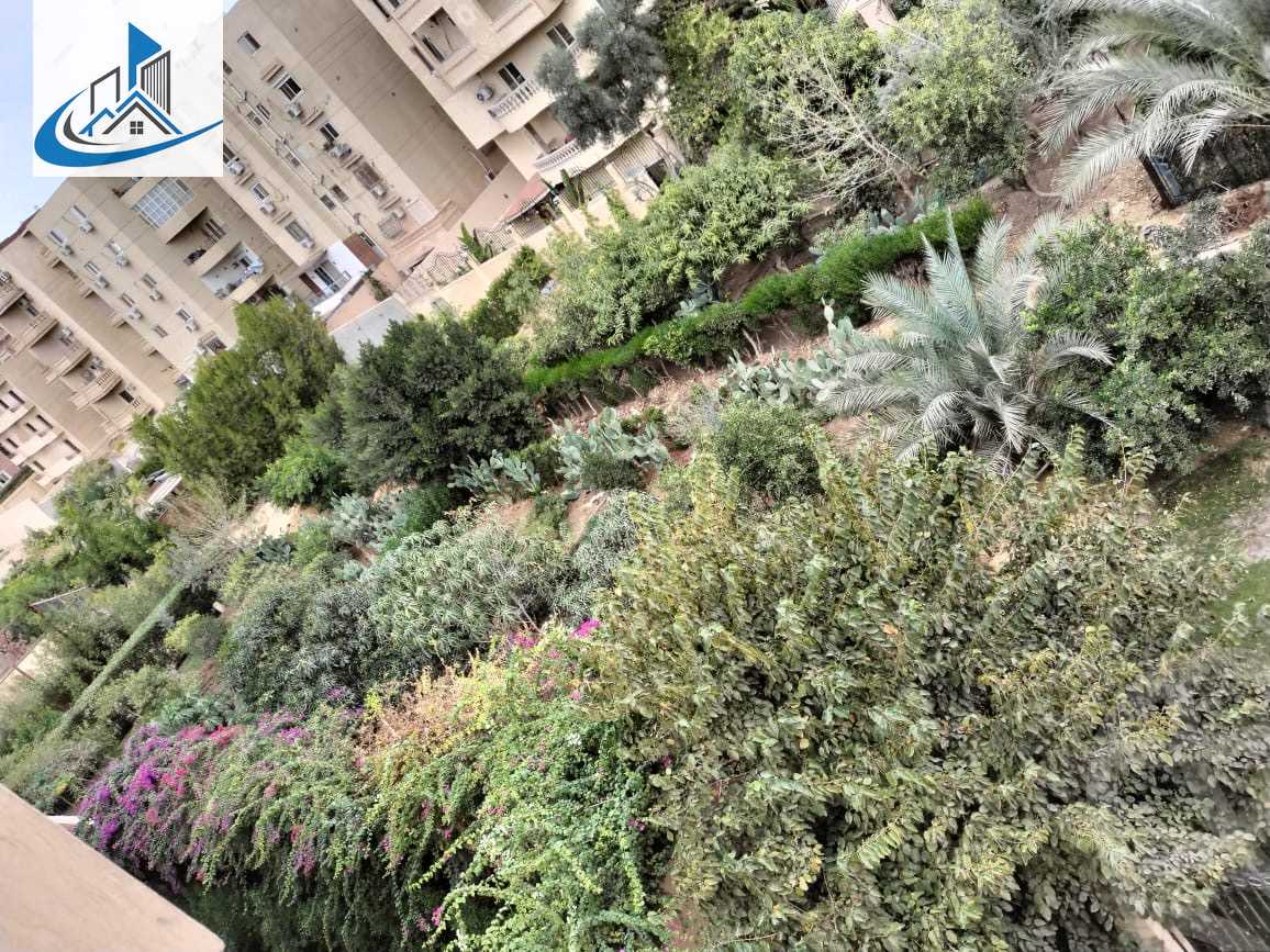 https://aqarmap.com.eg/ar/listing/6339139-for-sale-cairo-6th-of-october-el-hay-el-motamyz-el-motamayez-neighborhood-abd-el-moneim-riad-st