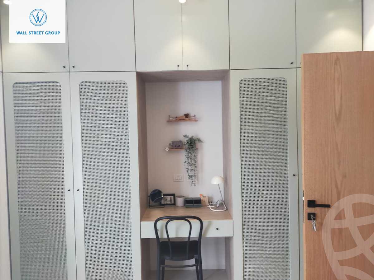 https://aqarmap.com.eg/ar/listing/5301394-for-sale-cairo-new-cairo-compounds-mountain-view-hyde-park