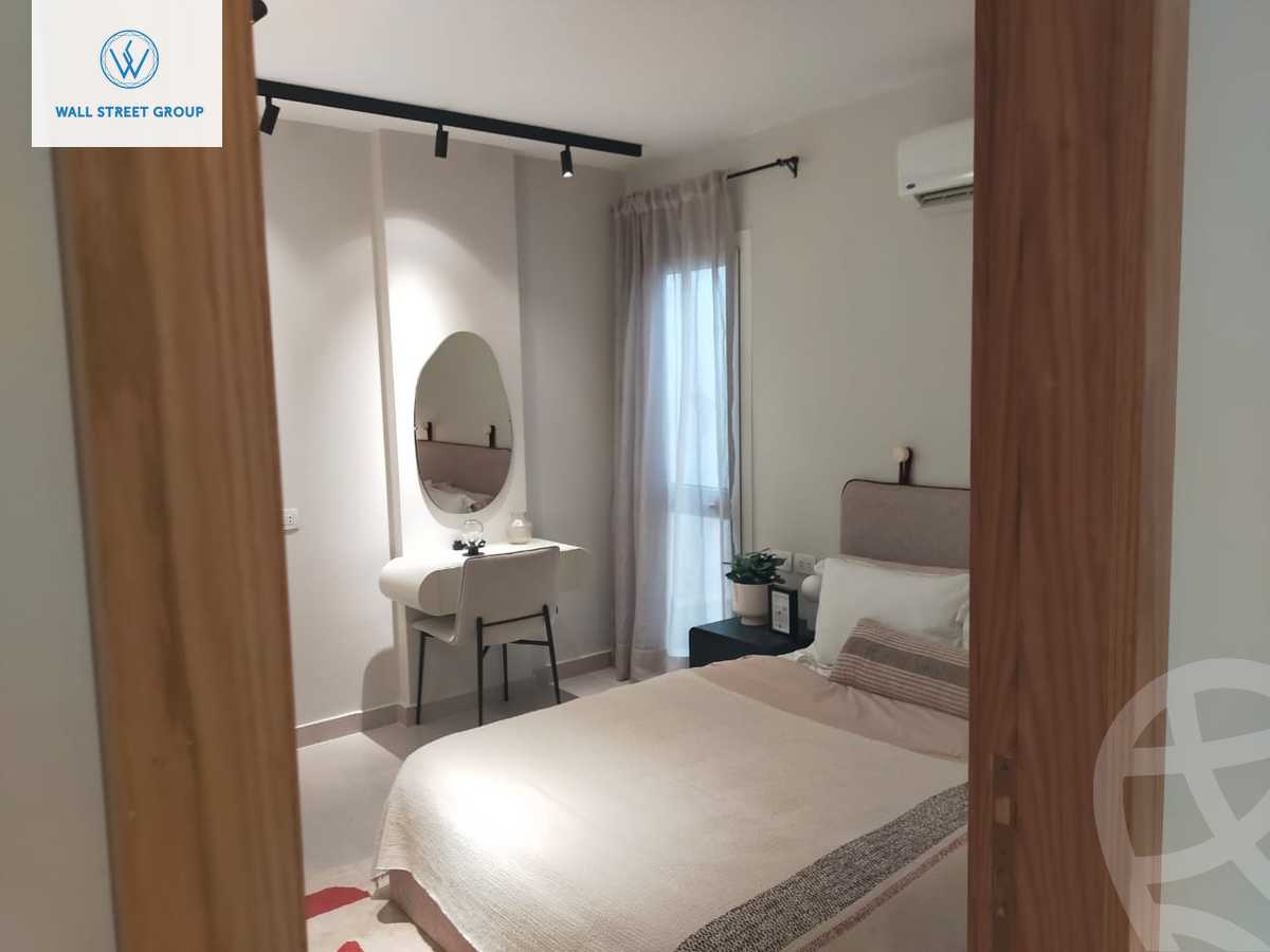 https://aqarmap.com.eg/ar/listing/5301394-for-sale-cairo-new-cairo-compounds-mountain-view-hyde-park