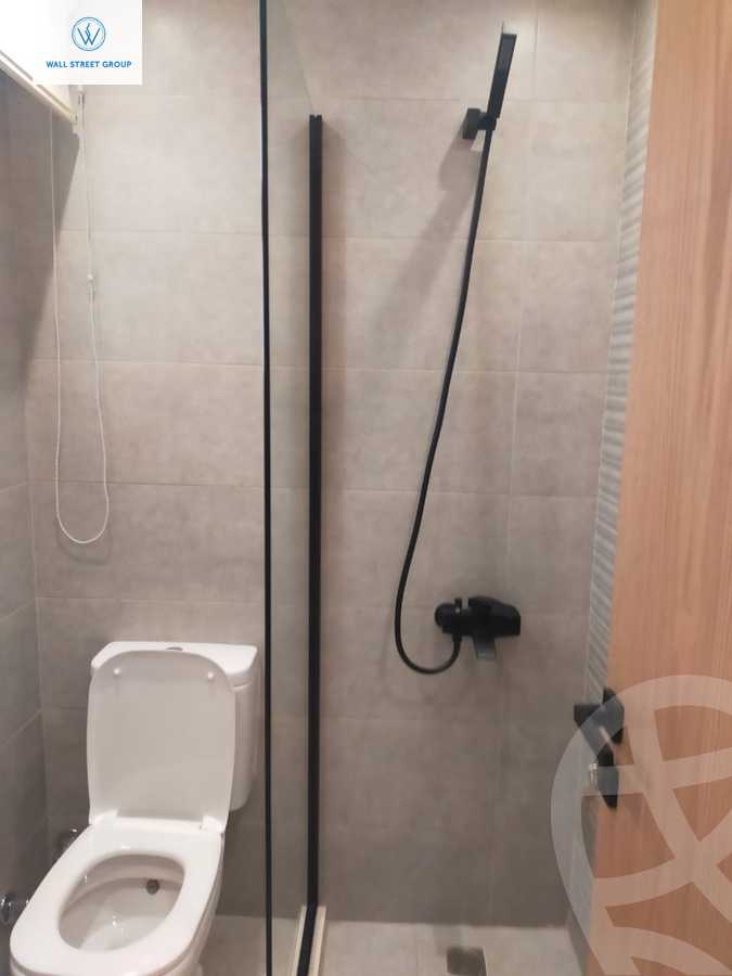 https://aqarmap.com.eg/ar/listing/5301394-for-sale-cairo-new-cairo-compounds-mountain-view-hyde-park