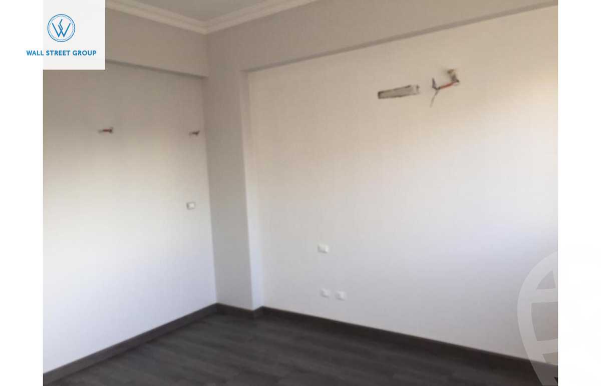 https://aqarmap.com.eg/ar/listing/5404987-for-sale-cairo-new-cairo-compounds-mountain-view-hyde-park