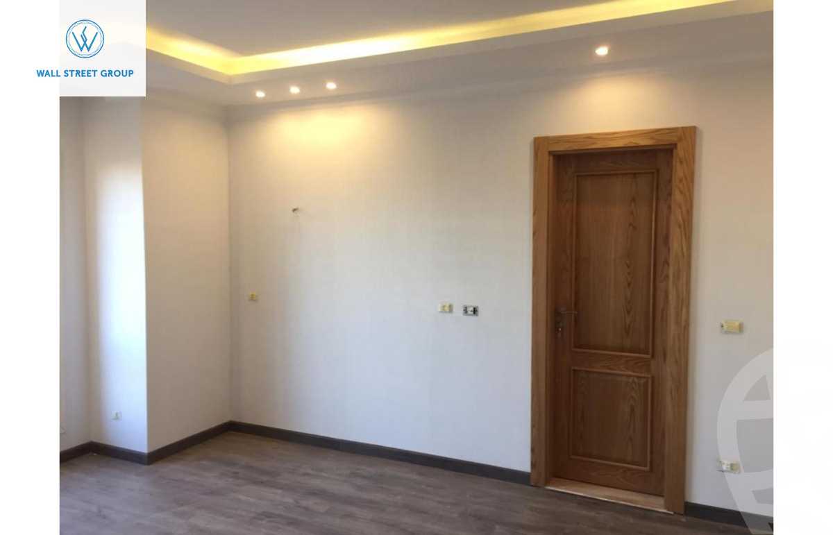 https://aqarmap.com.eg/ar/listing/5404987-for-sale-cairo-new-cairo-compounds-mountain-view-hyde-park