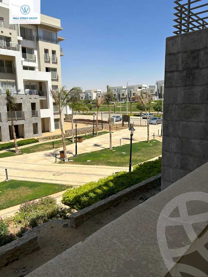https://aqarmap.com.eg/en/listing/5280062-for-sale-cairo-new-cairo-compounds-hyde-park