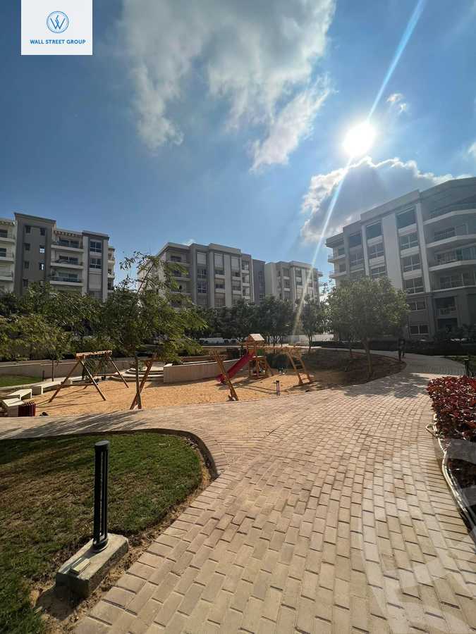 https://aqarmap.com.eg/en/listing/5280062-for-sale-cairo-new-cairo-compounds-hyde-park
