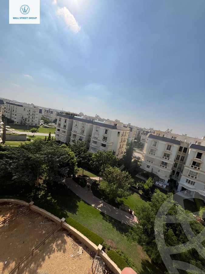 https://aqarmap.com.eg/en/listing/5340278-for-sale-cairo-new-cairo-compounds-mountain-view-hyde-park