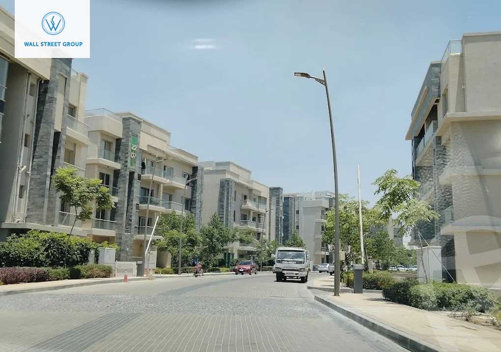 https://aqarmap.com.eg/ar/listing/5876821-for-sale-cairo-new-cairo-compounds-moon-valley