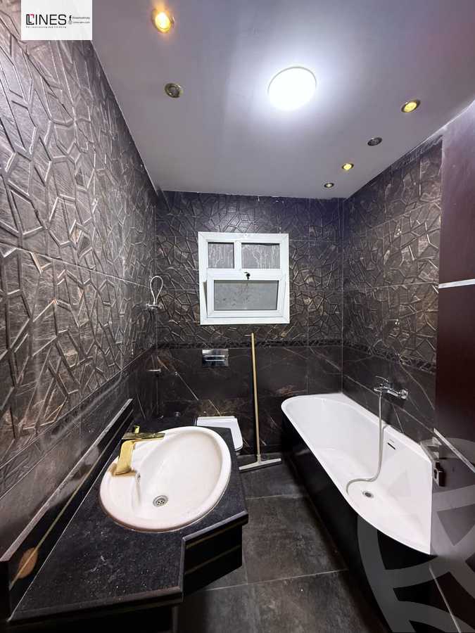https://aqarmap.com.eg/ar/listing/6015409-for-sale-cairo-new-cairo-madinaty-eleventh-zone-buildings-group-112