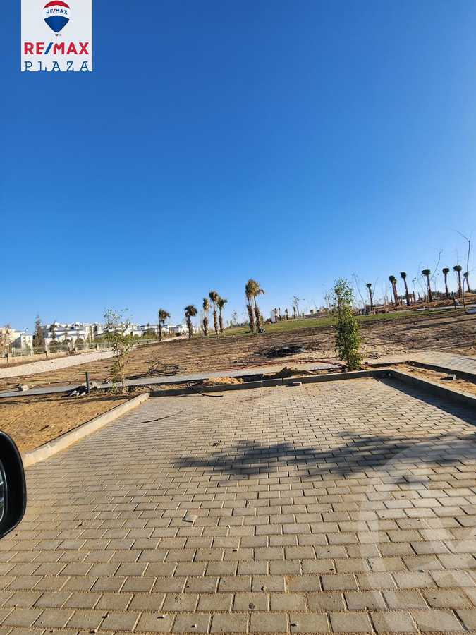 https://aqarmap.com.eg/en/listing/5879596-for-sale-cairo-new-cairo-compounds-hyde-park