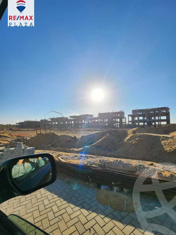 https://aqarmap.com.eg/en/listing/5879596-for-sale-cairo-new-cairo-compounds-hyde-park