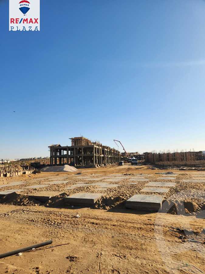 https://aqarmap.com.eg/en/listing/5879596-for-sale-cairo-new-cairo-compounds-hyde-park