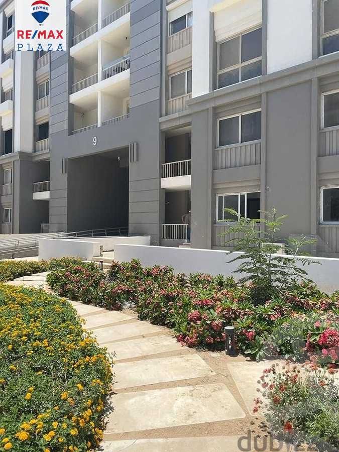 https://aqarmap.com.eg/en/listing/5886039-for-sale-cairo-new-cairo-compounds-hyde-park-greens-hyde-park-compound