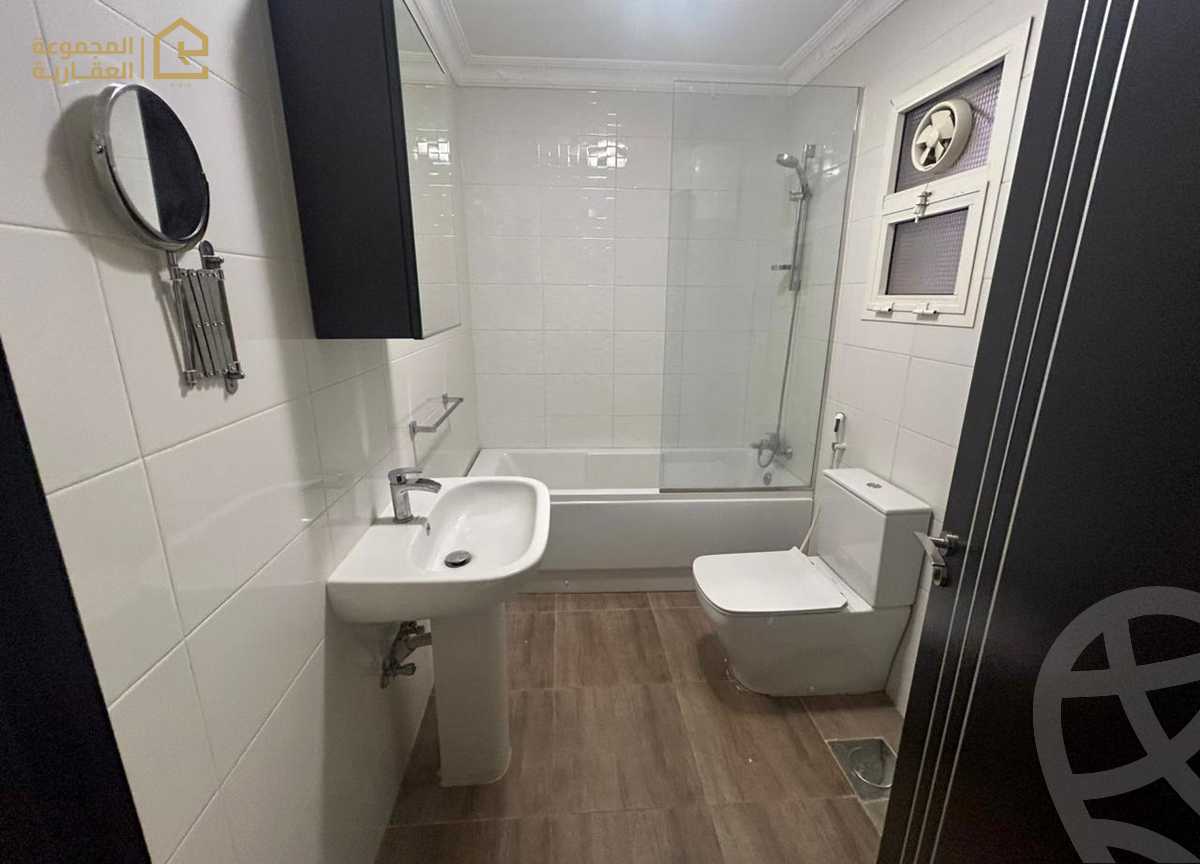 https://aqarmap.com.eg/en/listing/6137959-for-rent-cairo-new-cairo-lrhb-city-phase-5-talaat-mostafa-st