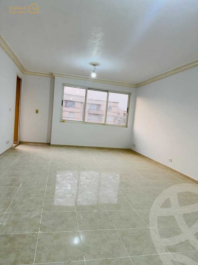 https://aqarmap.com.eg/ar/listing/6182866-for-sale-cairo-new-cairo-lrhb-city-phase-4-mohammed-farid-st