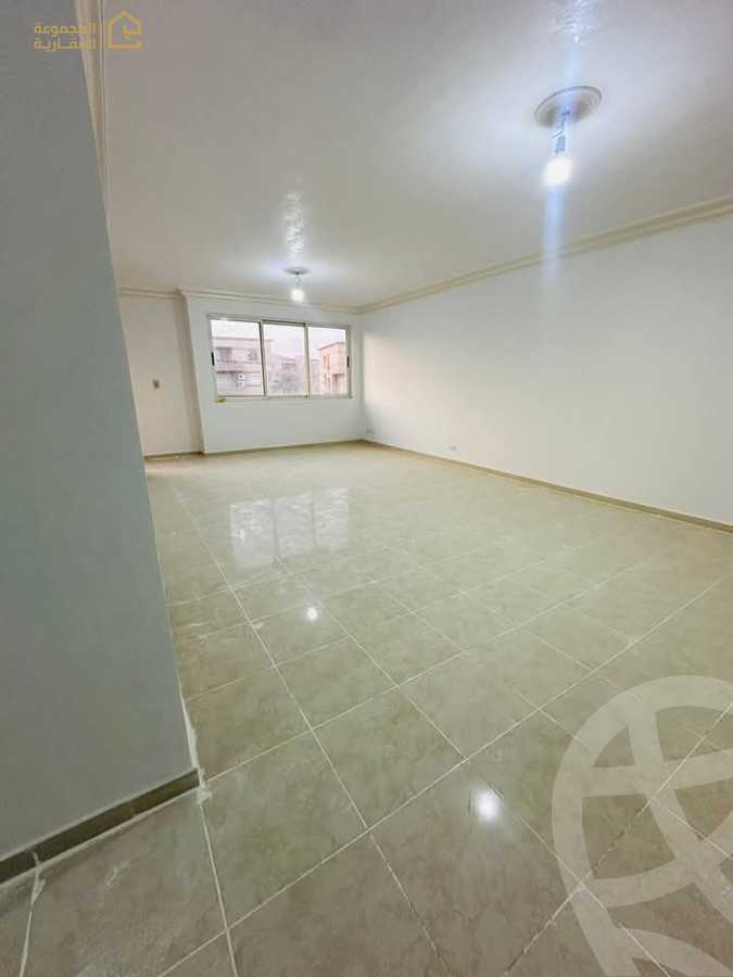https://aqarmap.com.eg/ar/listing/6182866-for-sale-cairo-new-cairo-lrhb-city-phase-4-mohammed-farid-st
