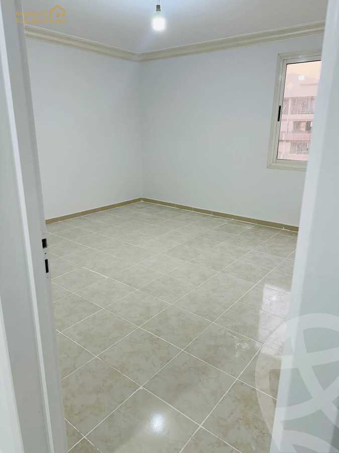 https://aqarmap.com.eg/ar/listing/6182866-for-sale-cairo-new-cairo-lrhb-city-phase-4-mohammed-farid-st