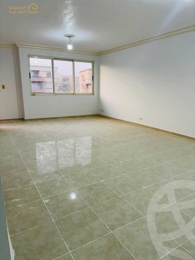https://aqarmap.com.eg/ar/listing/6182866-for-sale-cairo-new-cairo-lrhb-city-phase-4-mohammed-farid-st