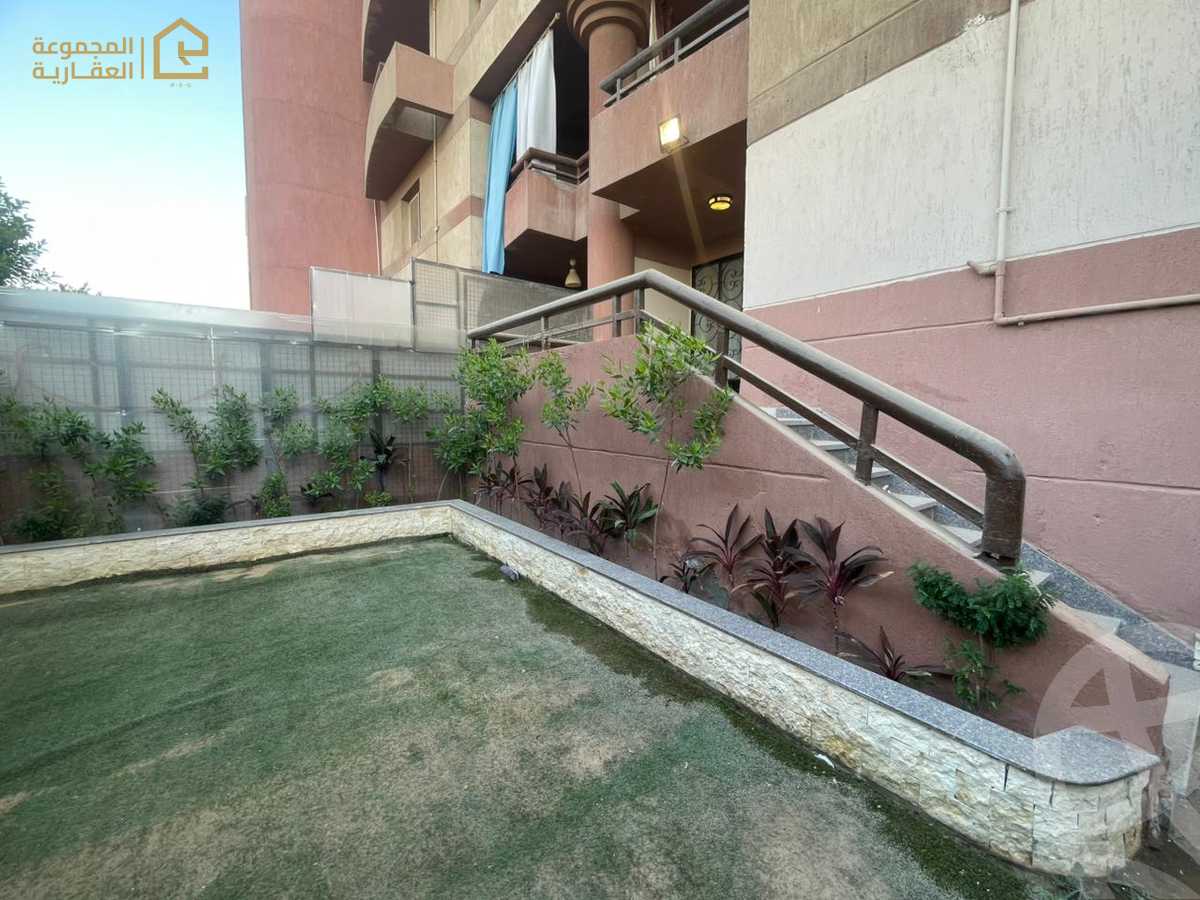 https://aqarmap.com.eg/en/listing/6182906-for-sale-cairo-new-cairo-lrhb-city-phase-4-mohammed-farid-st