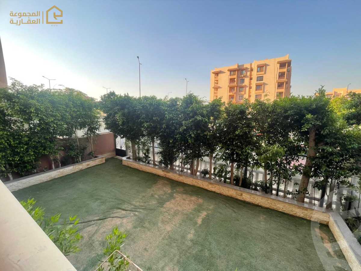 https://aqarmap.com.eg/en/listing/6182906-for-sale-cairo-new-cairo-lrhb-city-phase-4-mohammed-farid-st