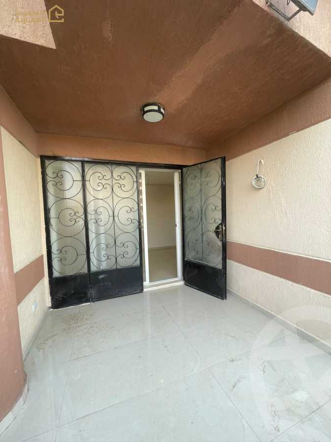 https://aqarmap.com.eg/en/listing/6182906-for-sale-cairo-new-cairo-lrhb-city-phase-4-mohammed-farid-st