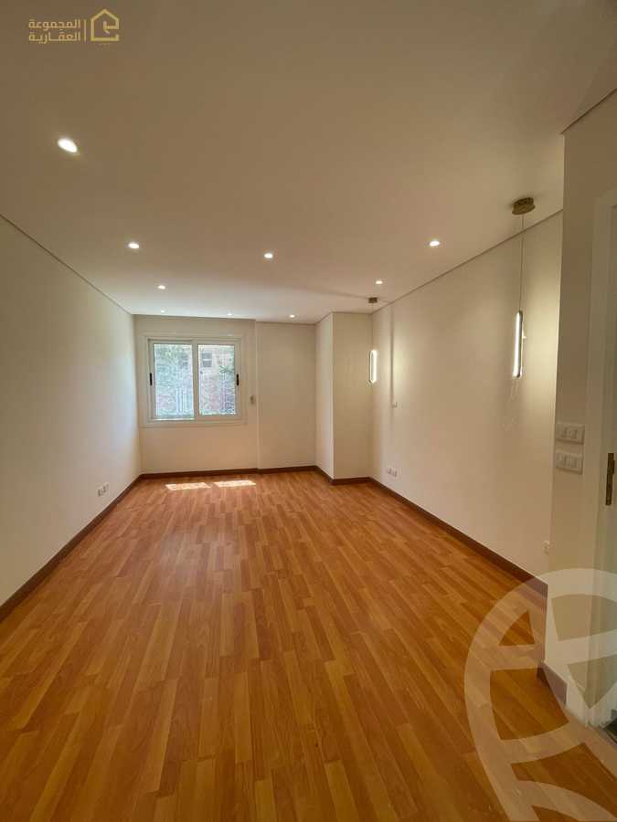 https://aqarmap.com.eg/en/listing/6182906-for-sale-cairo-new-cairo-lrhb-city-phase-4-mohammed-farid-st