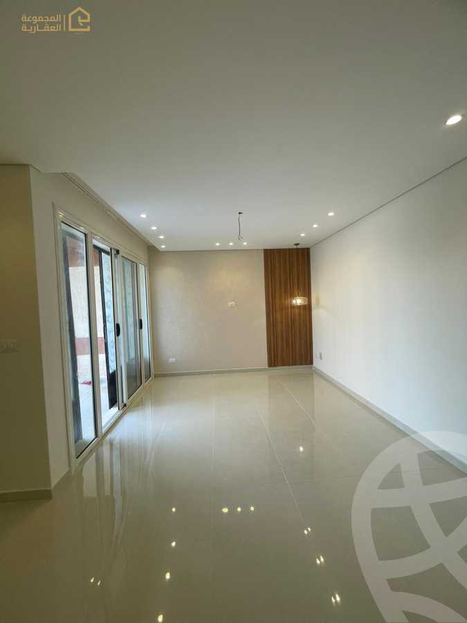 https://aqarmap.com.eg/en/listing/6182906-for-sale-cairo-new-cairo-lrhb-city-phase-4-mohammed-farid-st