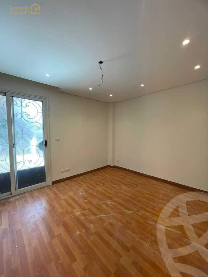https://aqarmap.com.eg/en/listing/6182906-for-sale-cairo-new-cairo-lrhb-city-phase-4-mohammed-farid-st