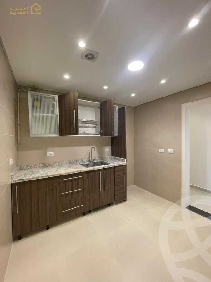 https://aqarmap.com.eg/en/listing/6182906-for-sale-cairo-new-cairo-lrhb-city-phase-4-mohammed-farid-st