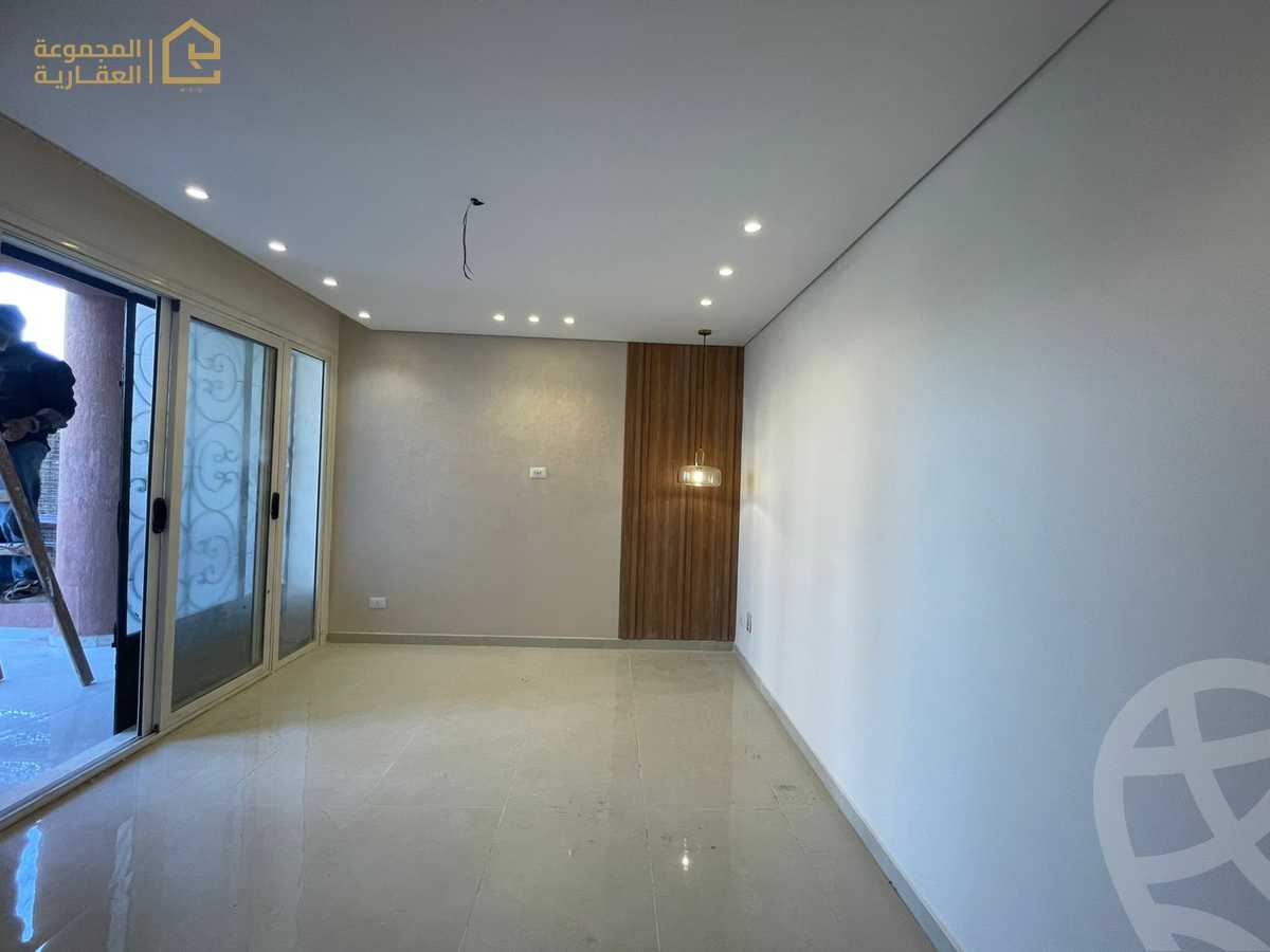 https://aqarmap.com.eg/en/listing/6182906-for-sale-cairo-new-cairo-lrhb-city-phase-4-mohammed-farid-st