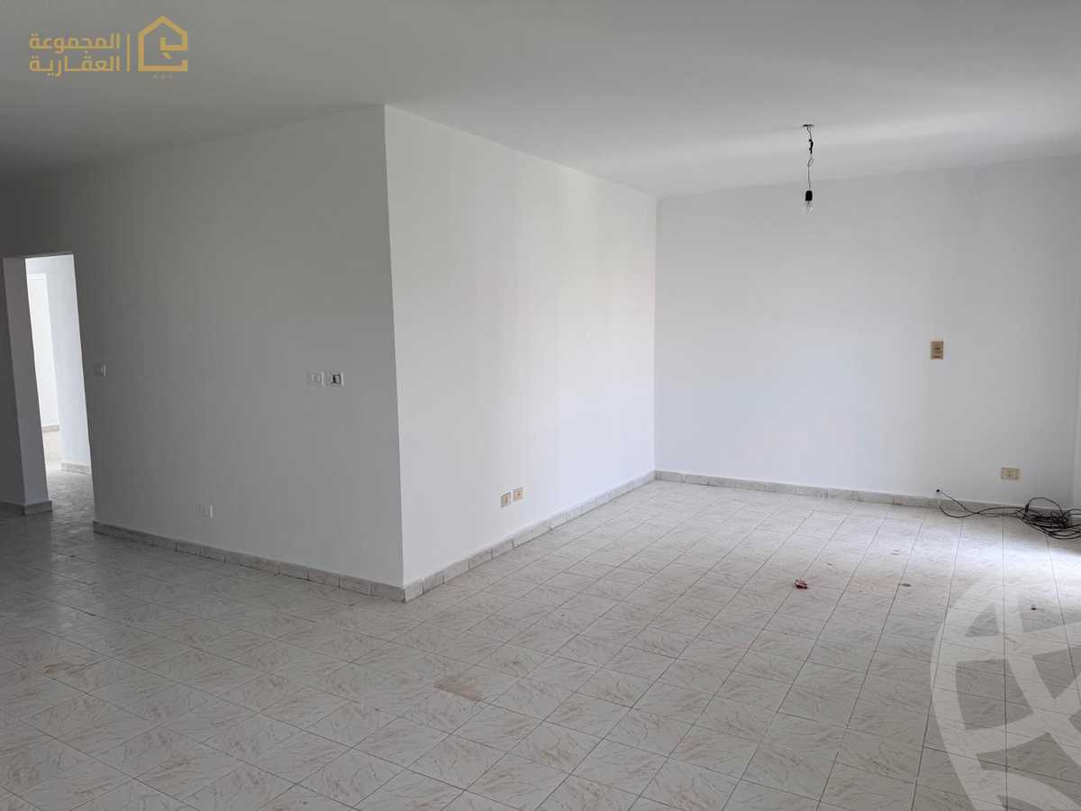 https://aqarmap.com.eg/en/listing/6215659-for-rent-cairo-new-cairo-lrhb-city-phase-1-ahmed-rami-st