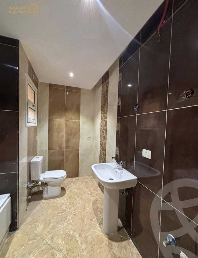 https://aqarmap.com.eg/ar/listing/6230497-for-rent-cairo-new-cairo-lrhb-city-phase-4-mohammed-farid-st
