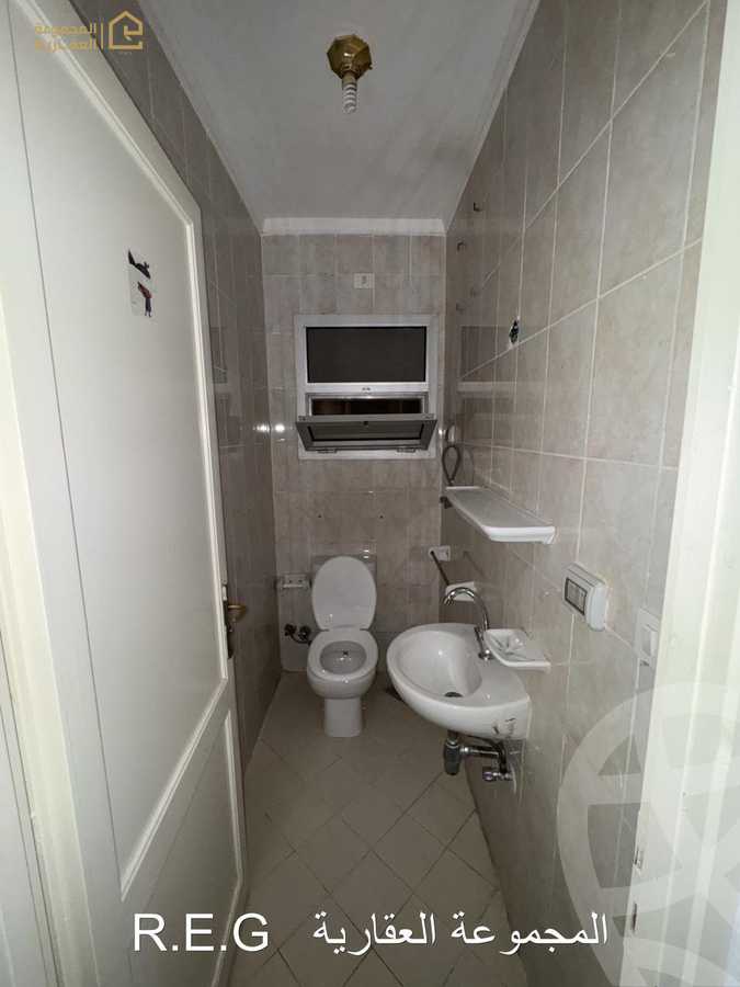 https://aqarmap.com.eg/ar/listing/6254995-for-rent-cairo-new-cairo-lrhb-city-phase-8