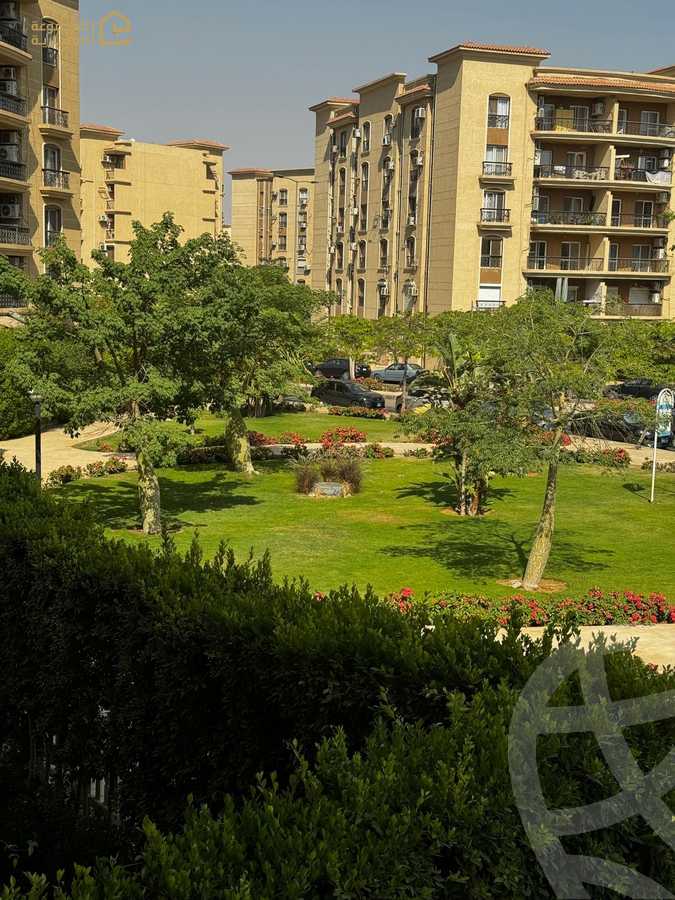 https://aqarmap.com.eg/ar/listing/6255031-for-sale-cairo-new-cairo-lrhb-city-phase-8