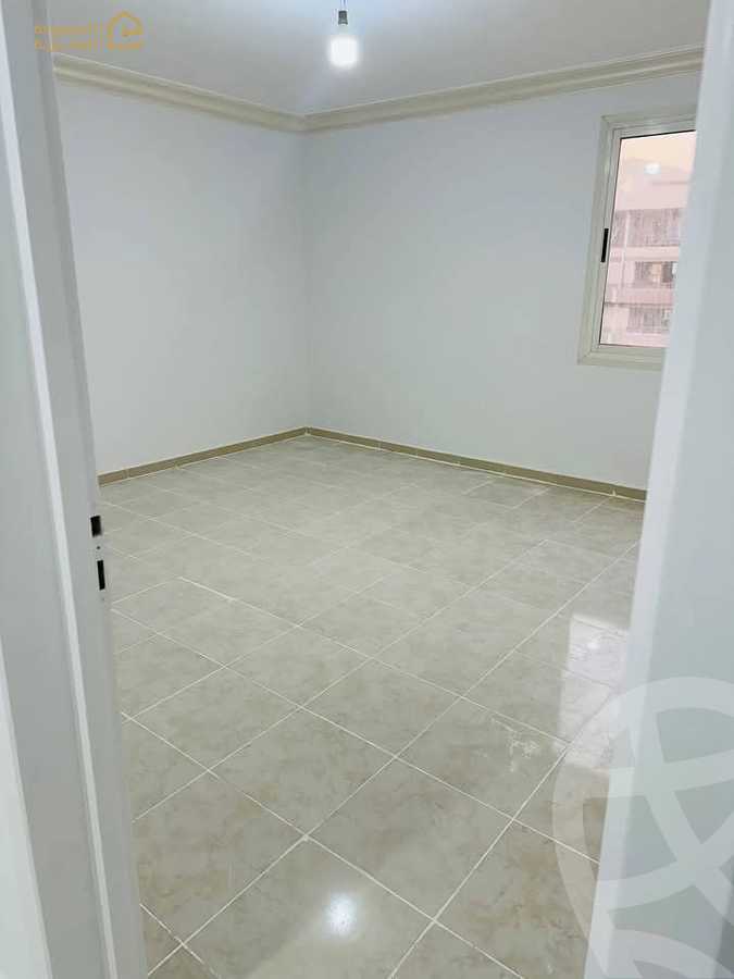 https://aqarmap.com.eg/en/listing/6282123-for-sale-cairo-new-cairo-lrhb-city-phase-4-mohammed-farid-st
