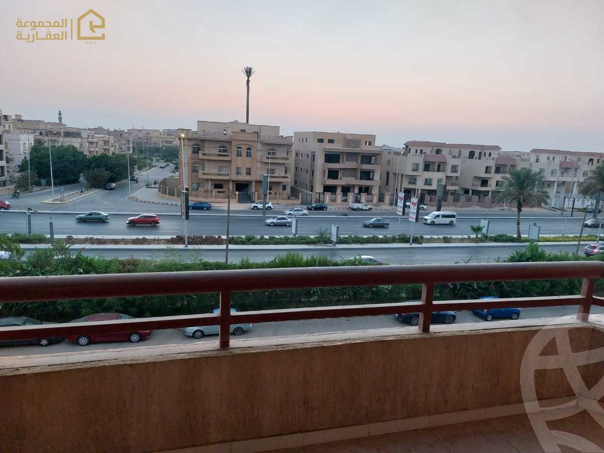 https://aqarmap.com.eg/ar/listing/6288978-for-sale-cairo-new-cairo-lrhb-city-phase-4-mohammed-farid-st