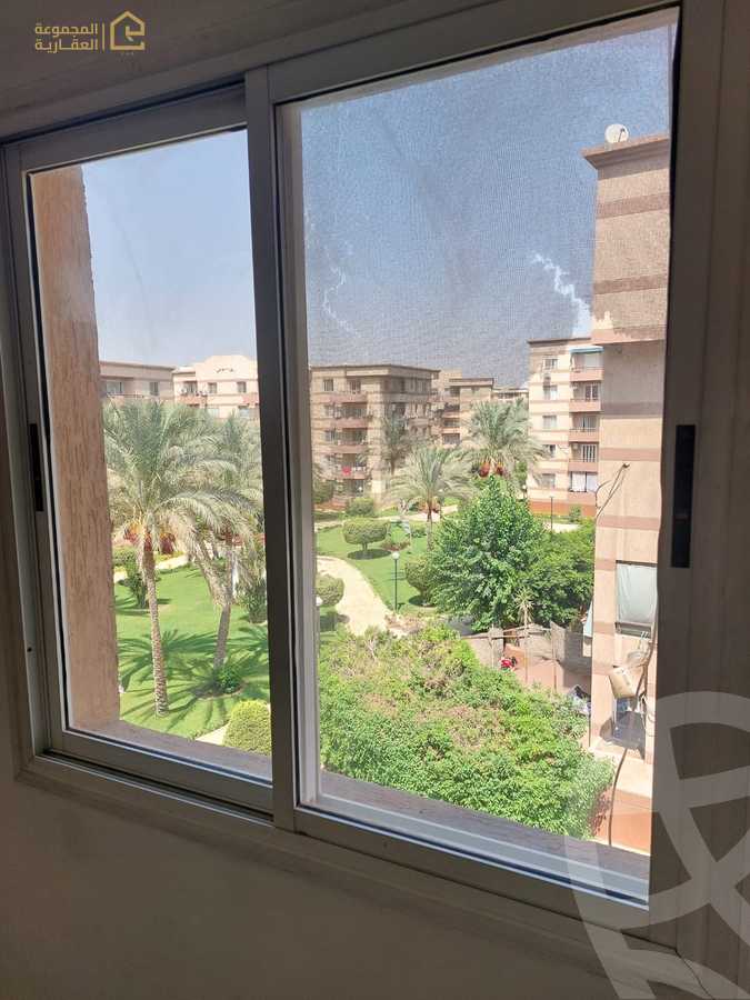 https://aqarmap.com.eg/ar/listing/6288978-for-sale-cairo-new-cairo-lrhb-city-phase-4-mohammed-farid-st