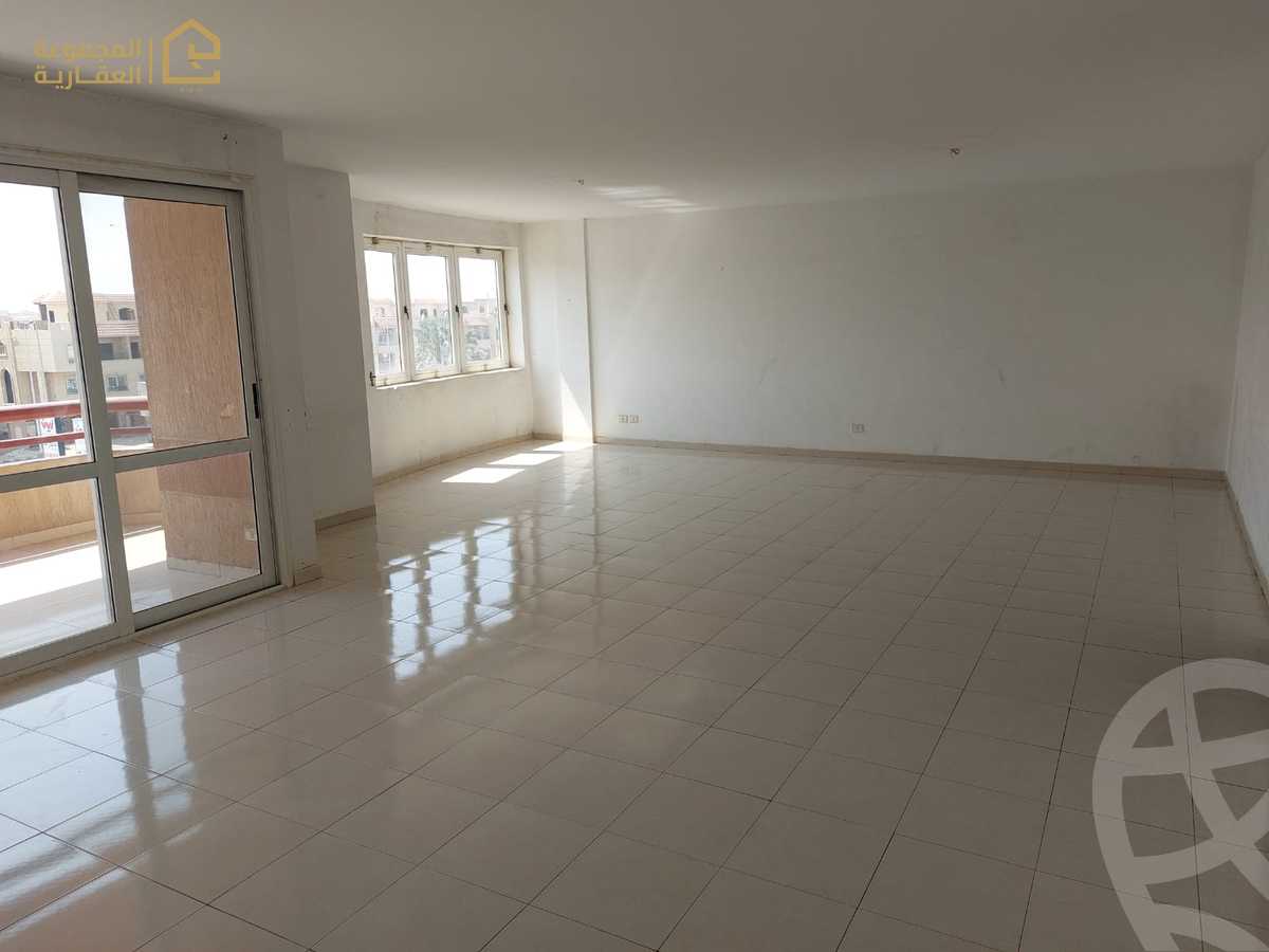 https://aqarmap.com.eg/ar/listing/6288978-for-sale-cairo-new-cairo-lrhb-city-phase-4-mohammed-farid-st