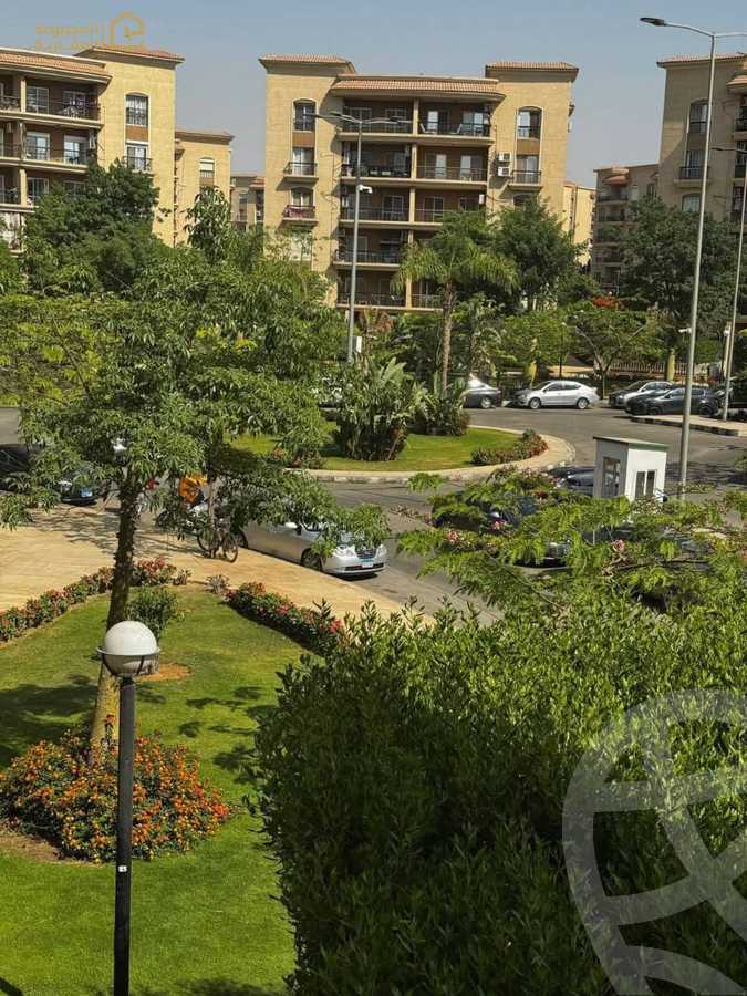 https://aqarmap.com.eg/en/listing/6354352-for-sale-cairo-new-cairo-lrhb-city-phase-8