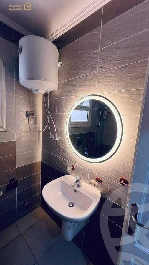 https://aqarmap.com.eg/ar/listing/6375250-for-rent-cairo-new-cairo-lrhb-city-phase-8
