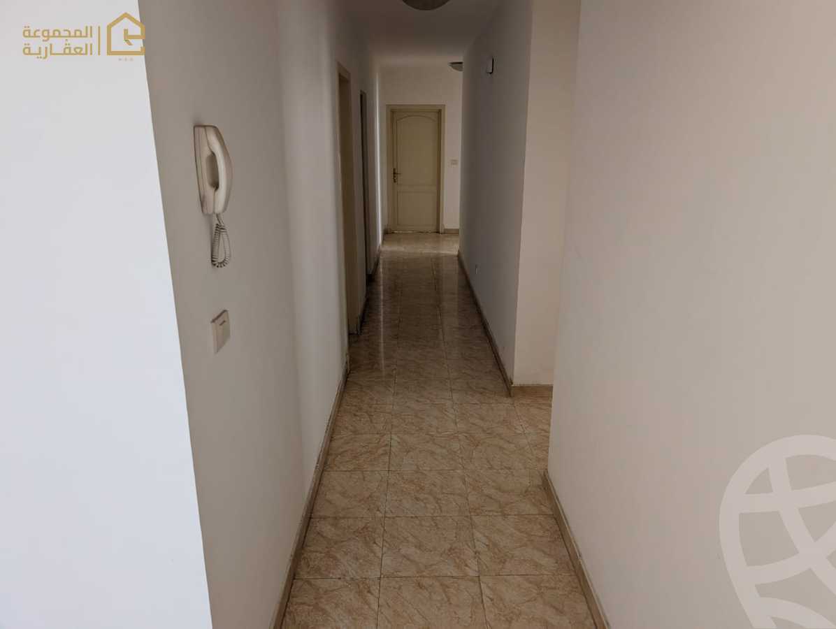 https://aqarmap.com.eg/en/listing/6620410-for-sale-cairo-new-cairo-lrhb-city-phase-4-mohammed-farid-st